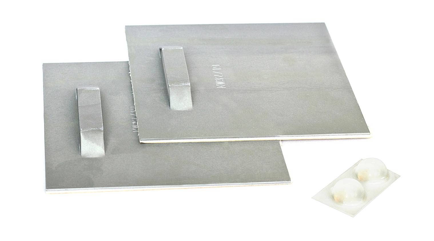 Targhe con fori e piastre di fissaggio